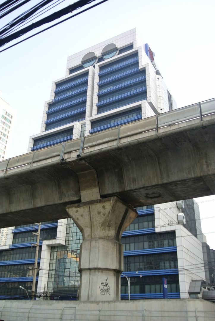 Bangkok insolite, le Building Robot