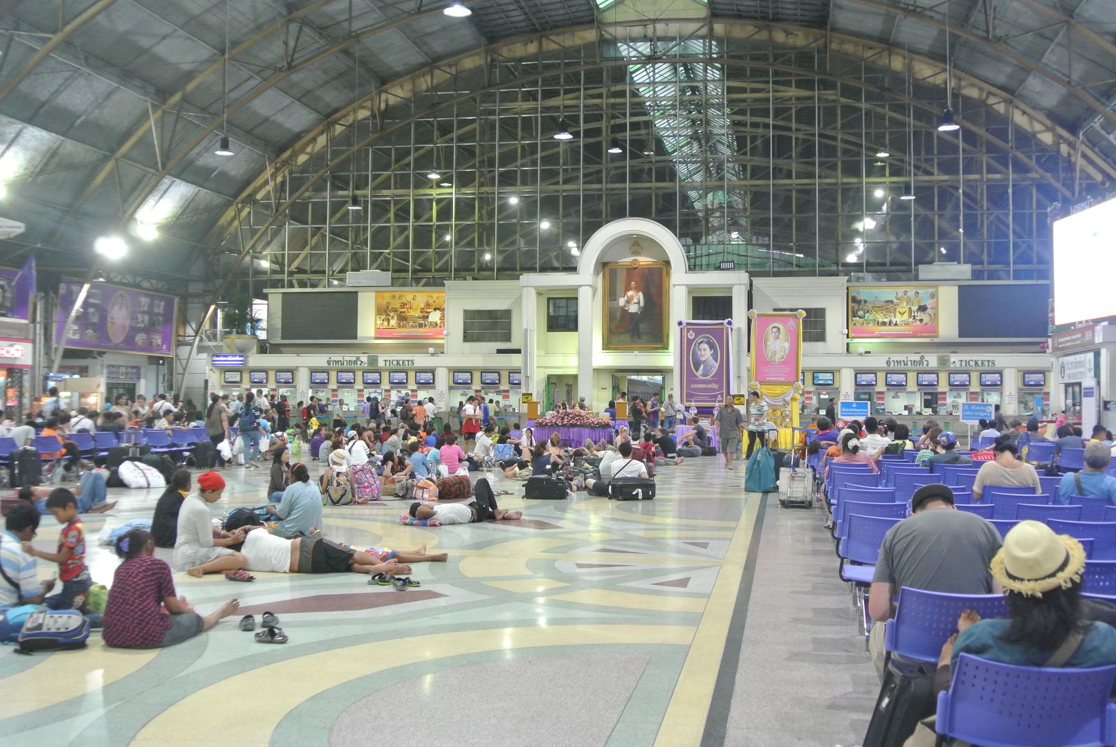 Les gares ferroviaires de Bangkok
