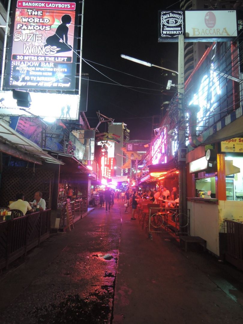 bangkok-soi-cowboy-red-light-district