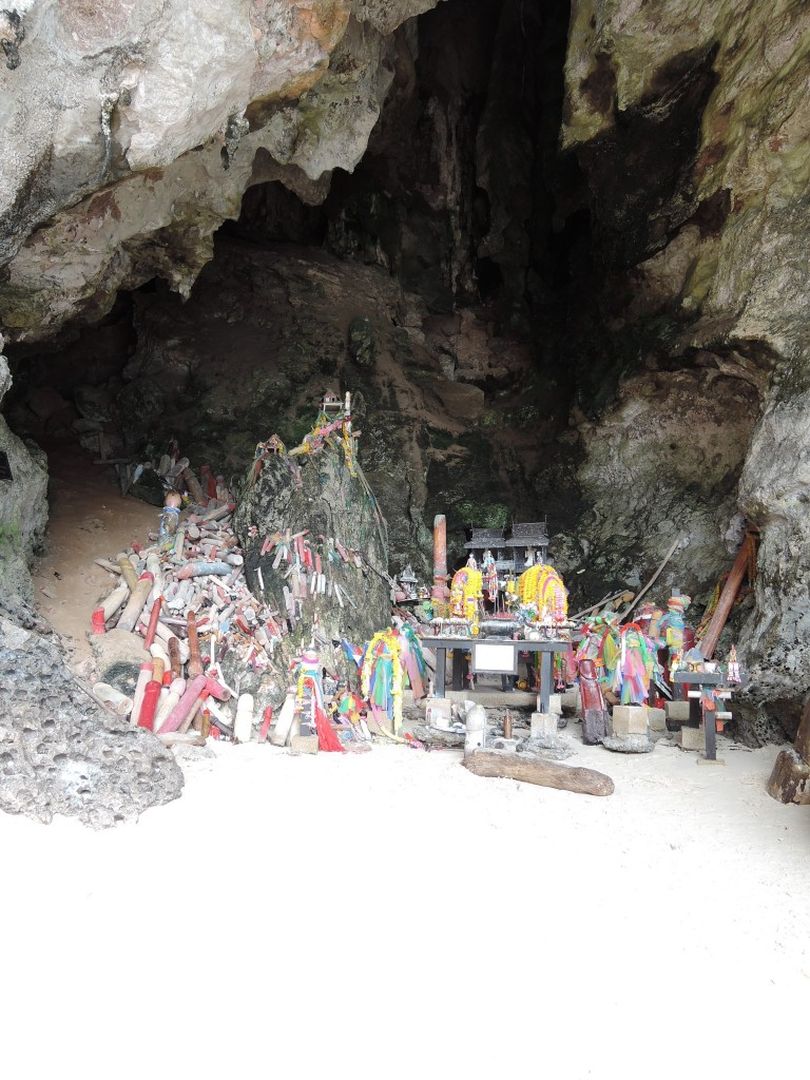 Phra nang Cave