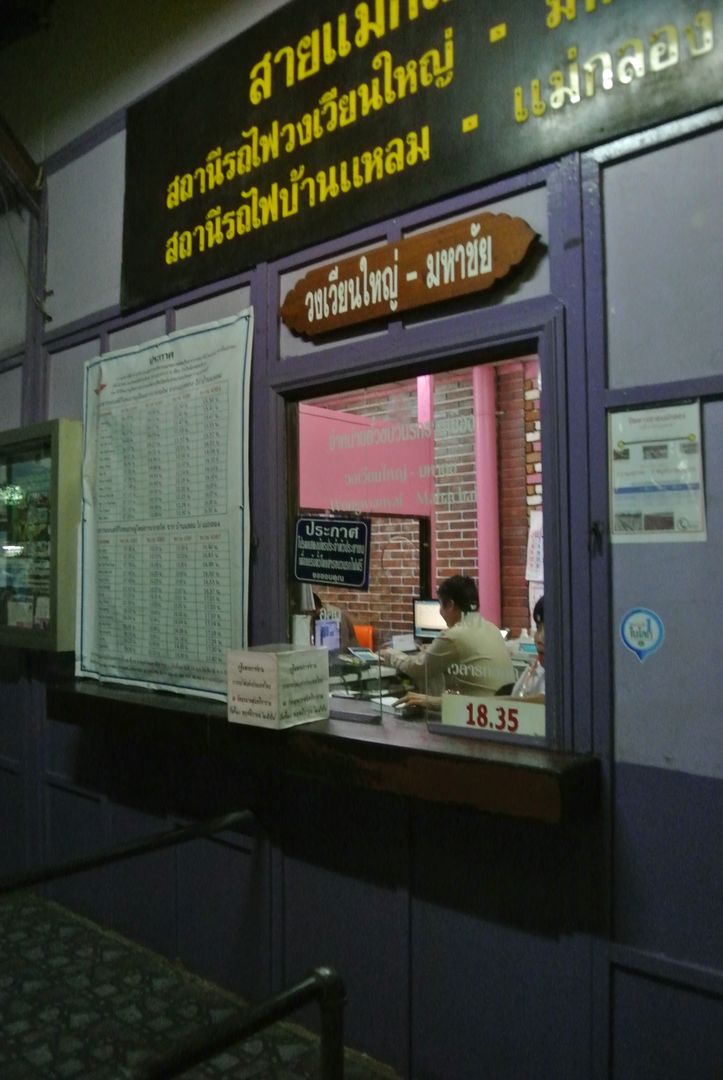  Wong Wian Yai train station