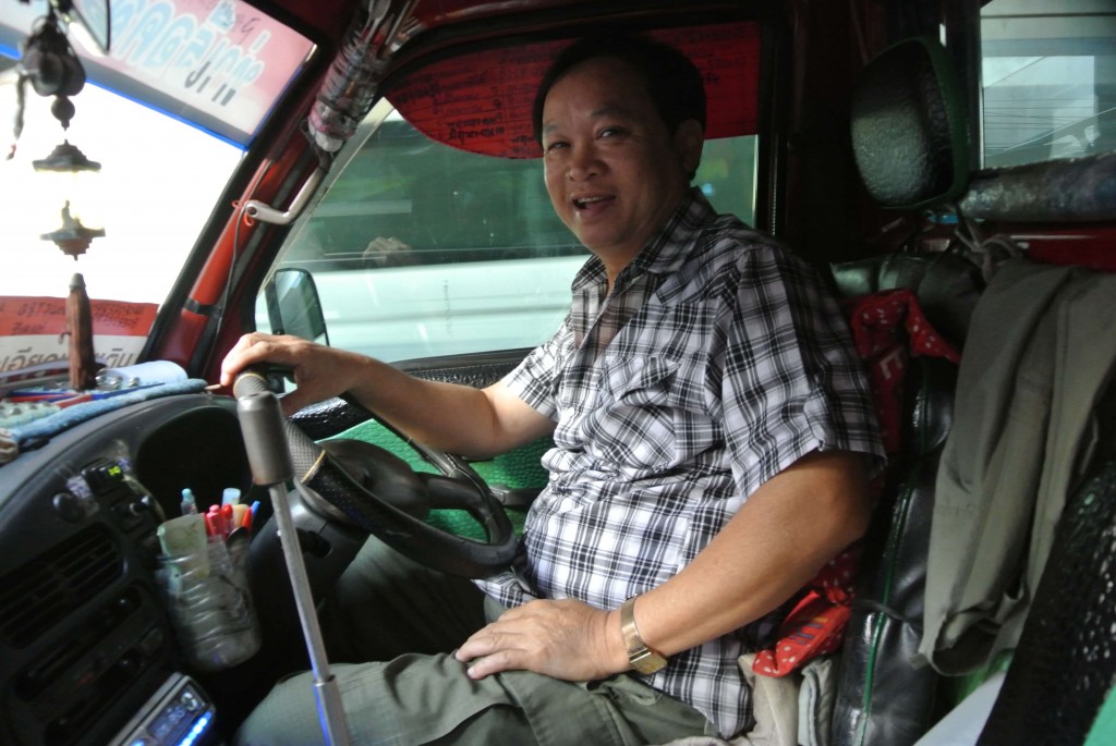 thailand-bus-driver