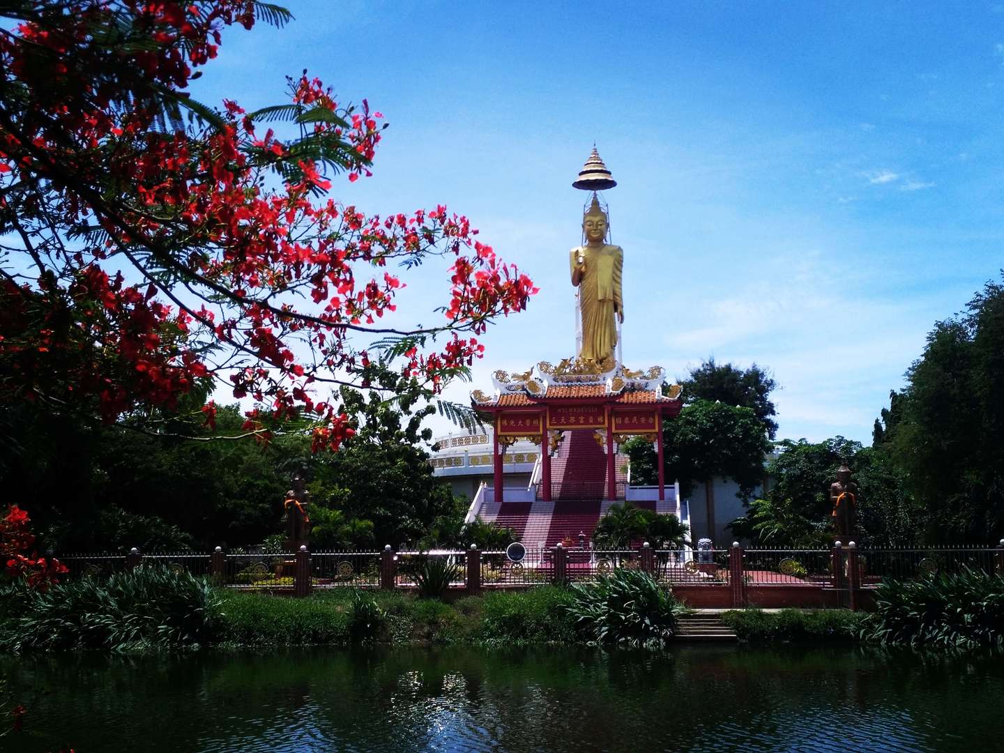 Wat-Asokaran-balade-autour-dun-Wat.-5