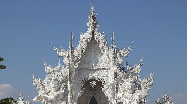white-temple-wat-rong-khun-chiang-rai