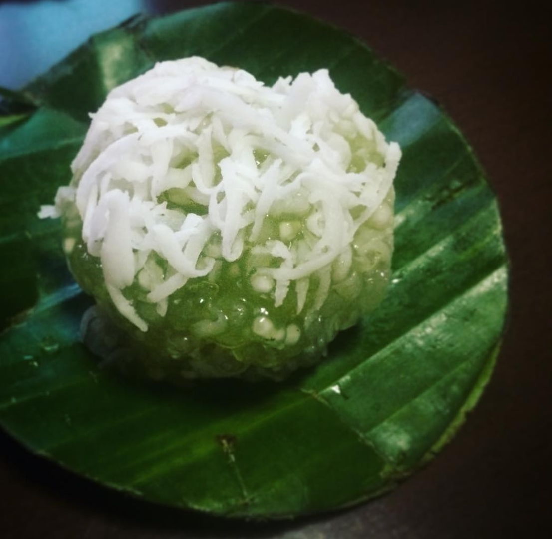 Dessert thaï : Kanom Yok Manee - boulettes de tapioca à la noix de coco