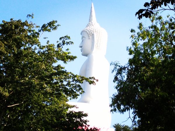 Khon Kaen le lac d'Ubolratana et le White Buddha