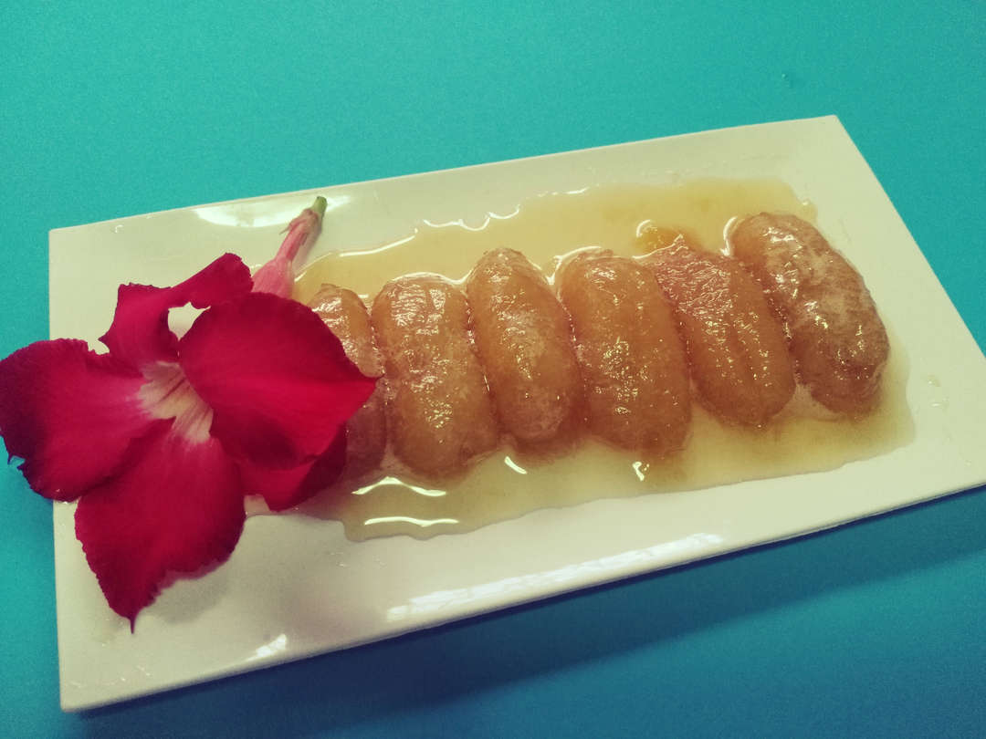Thai dessert : Gluai Namwa Chuean - banana in syrup