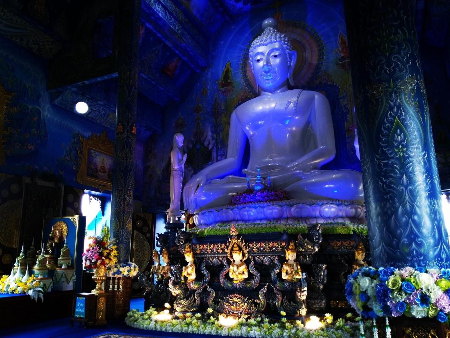 Chiang Rai : le temple bleu - le Wat Rong Suea Ten