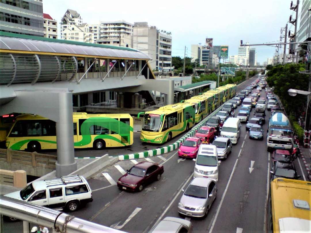 BRT Bangkok - le bus prioritaire
