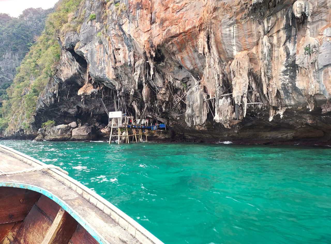 Les Grottes aux Nids d'Hirondelles : Trésors Naturels de Phuket et de la Baie de Phang Nga