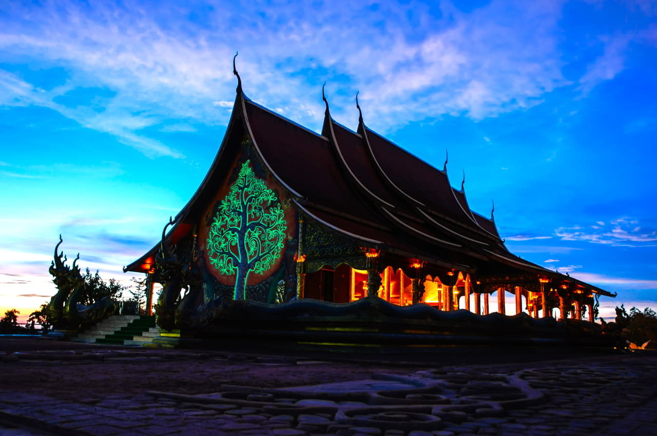 The phosphorescent Tree of Life at Wat Sirindhorn Wararam
